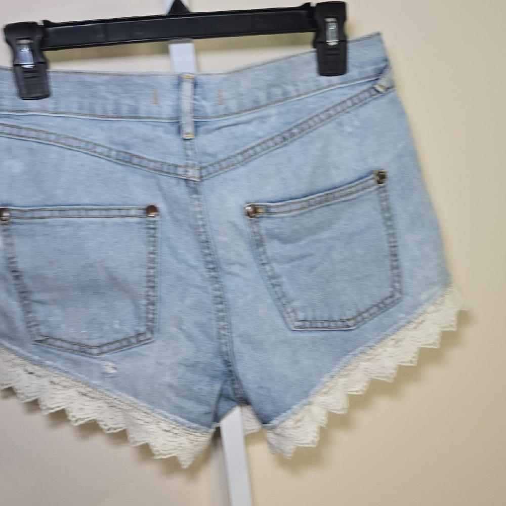 Free People Blue Jean Shorts with Lace Trim Ladies‎ Sz W27 - Picture 4 of 4